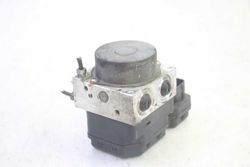 photo de BOMBA ABS YAMAHA FJR ABS 1300 (2006 - 2012) - Primer plano técnico