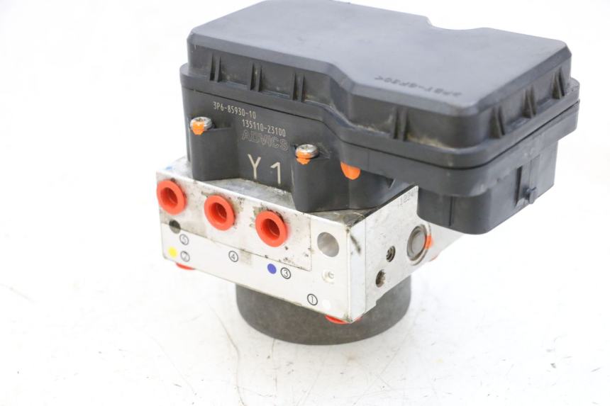 photo de BOMBA ABS YAMAHA FJR ABS 1300 (2006 - 2012) - Primer plano técnico