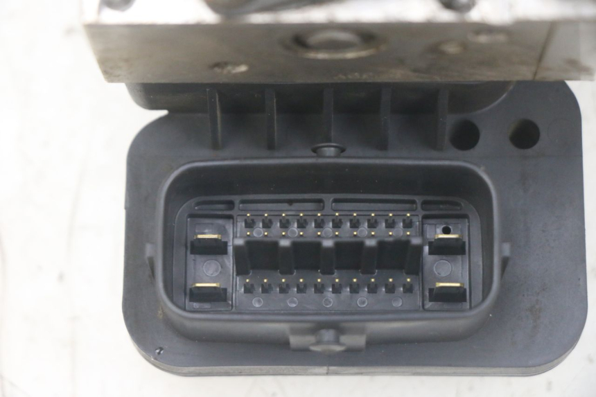 photo de BOMBA ABS YAMAHA FJR ABS 1300 (2006 - 2012) - Primer plano técnico