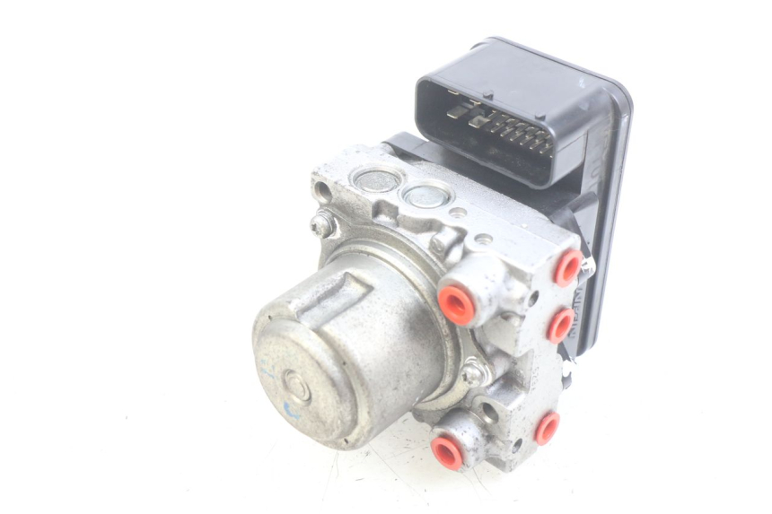 photo de BOMBA ABS HONDA FJS SILVERWING SILVER WING 400 (2009 - 2016) - Primer plano técnico