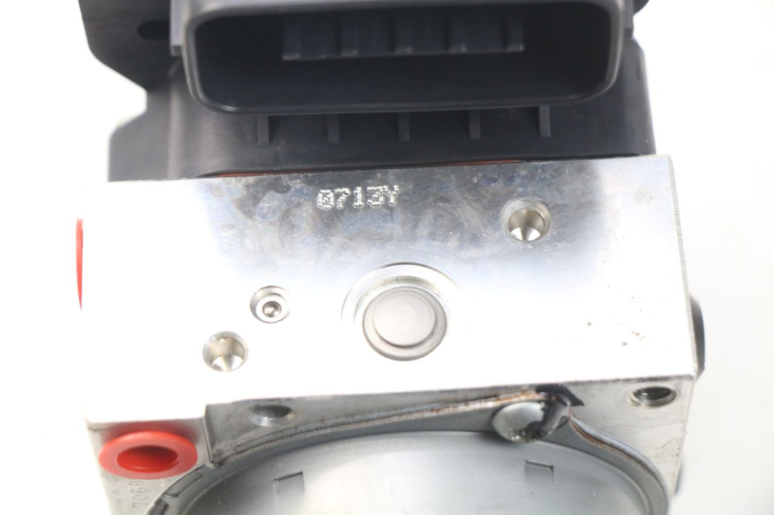 photo de BOMBA ABS YAMAHA FZ8 800 (2010 - 2016) - Otra perspectiva