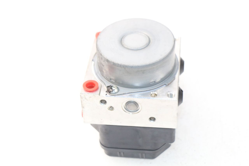 photo de BOMBA ABS YAMAHA FZ8 800 (2010 - 2016) - Detalles de los puntos de fijación