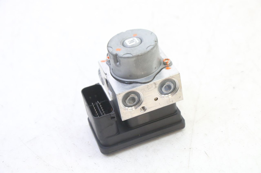 photo de BOMBA ABS BMW G310 R 310 (2016 - 2020) - Otra perspectiva