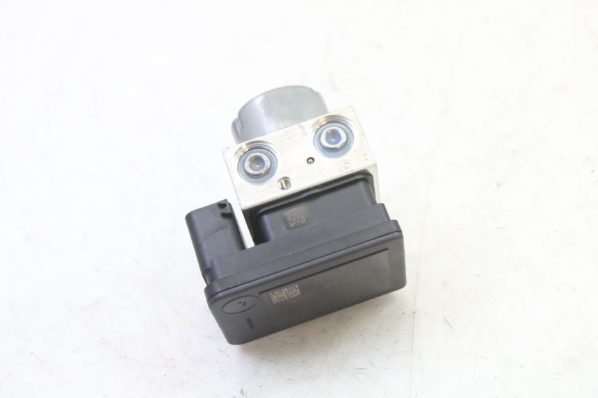 photo de BOMBA ABS BMW G310 R 310 (2016 - 2020) - Detalles de los puntos de fijación