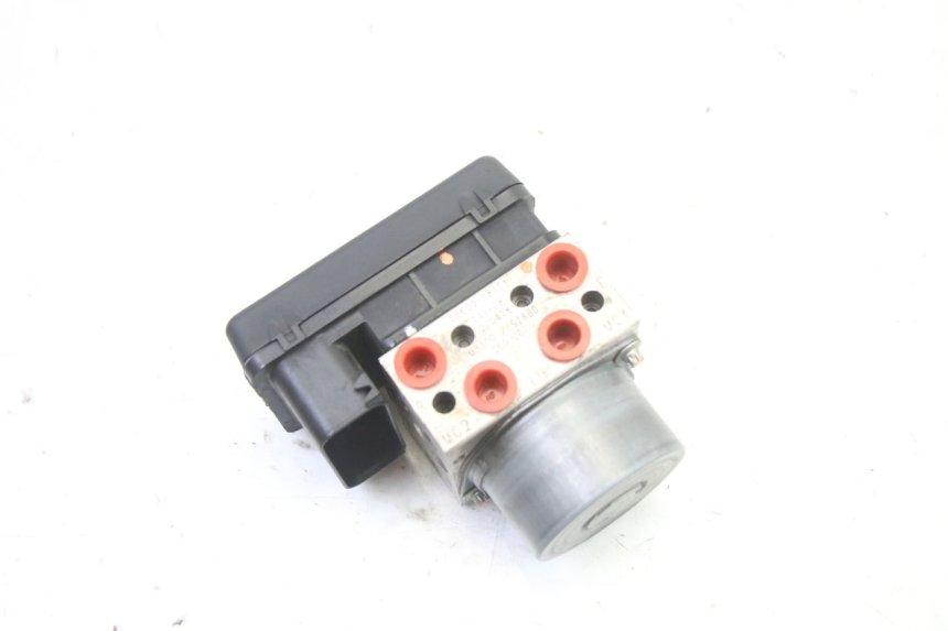 photo de BOMBA ABS SUZUKI GSR 750 (2011 - 2017) - Detalle de la pieza