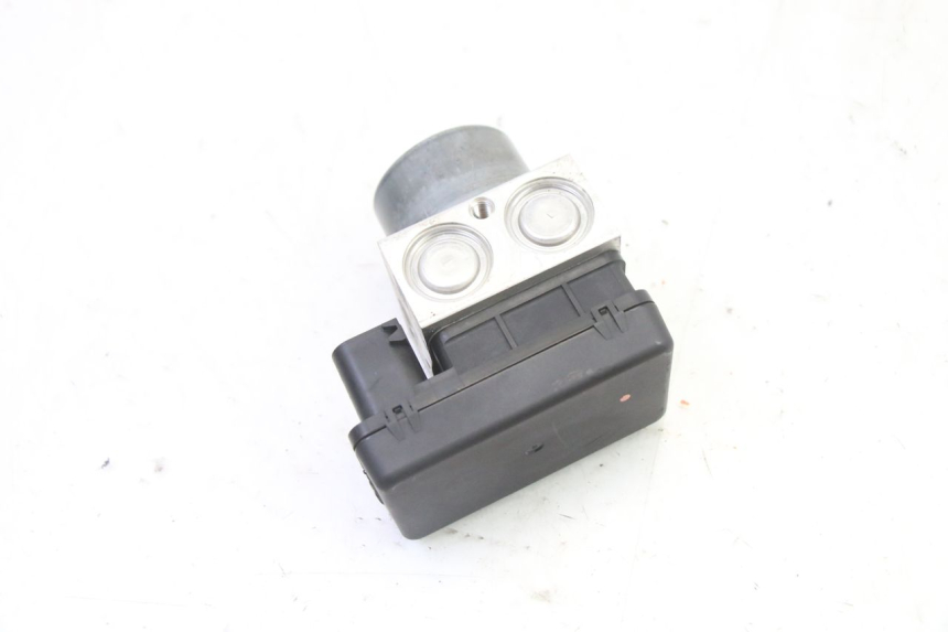 photo de BOMBA ABS SUZUKI GSR 750 (2011 - 2017) - Estado de la superficie y material