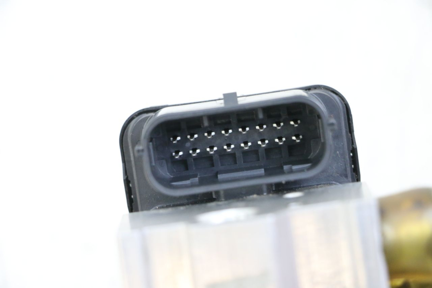 photo de BOMBA ABS HUSQVARNA SVARTPILEN 401 (2018 - 2023) - Otra perspectiva