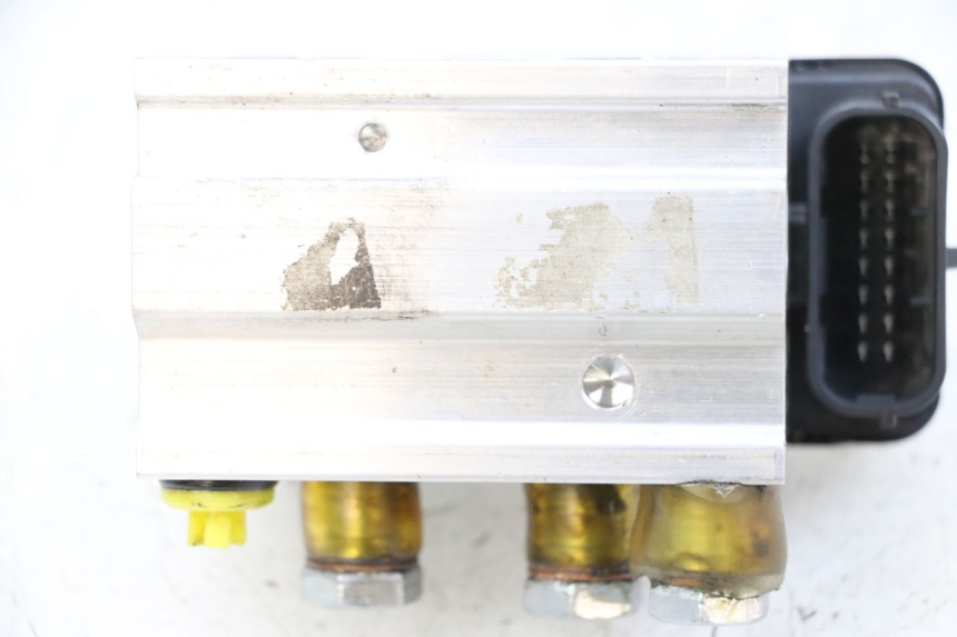 photo de BOMBA ABS HUSQVARNA SVARTPILEN 401 (2018 - 2023) - Primer plano técnico