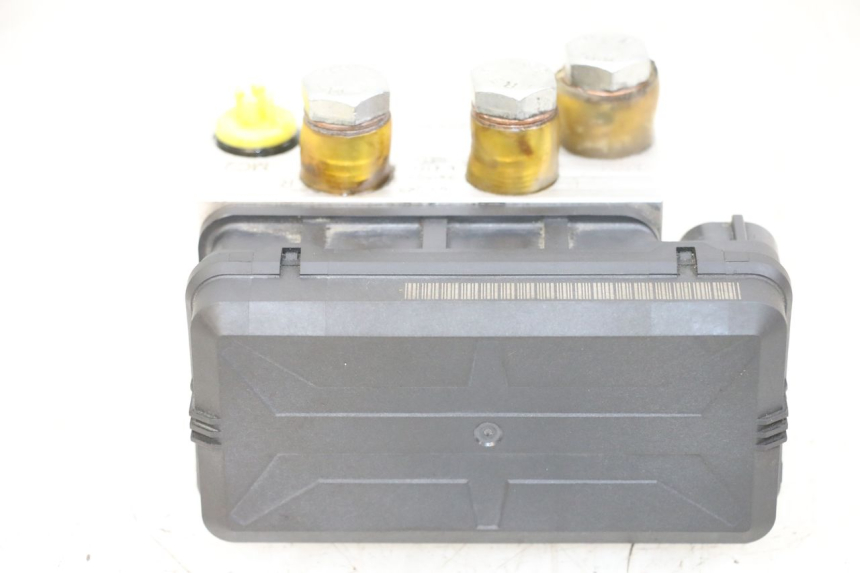 photo de BOMBA ABS HUSQVARNA SVARTPILEN 401 (2018 - 2023) - Estado de la superficie y material