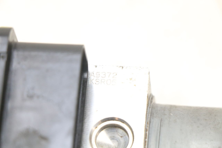 photo de BOMBA ABS PIAGGIO LIBERTY IGET S 125 (2016 - 2020) - Detalles de los puntos de fijación