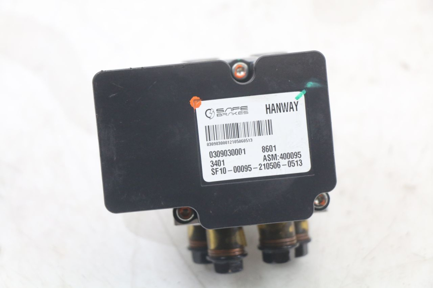 photo de BOMBA ABS MASAI SCRAMBLER SPORT 125 (2021 - 2025) - Detalles de los puntos de fijación