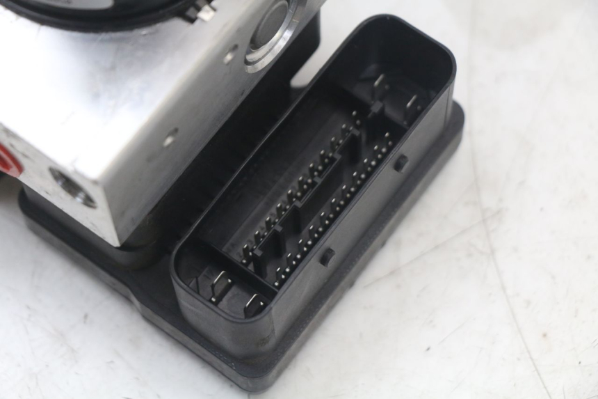 photo de BOMBA ABS PIAGGIO MP3 HPE 350 (2018 - 2020) - Otra perspectiva