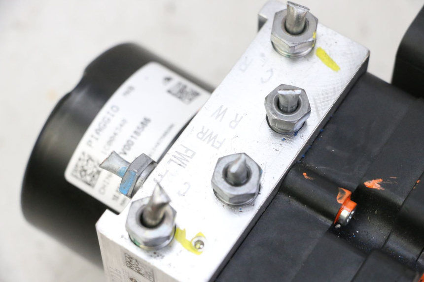 photo de BOMBA ABS PIAGGIO MP3 HPE 310 (2024 - 2025) - Detalle de la pieza