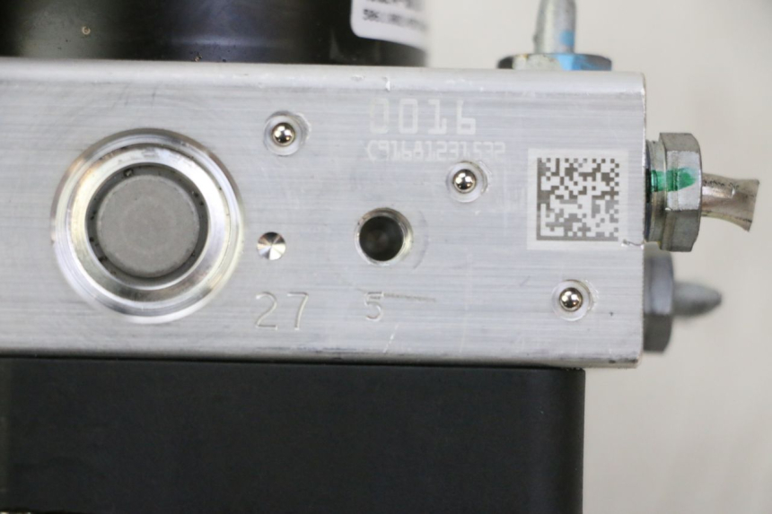 photo de BOMBA ABS PIAGGIO MP3 HPE 310 (2024 - 2025) - Zoom estado de uso