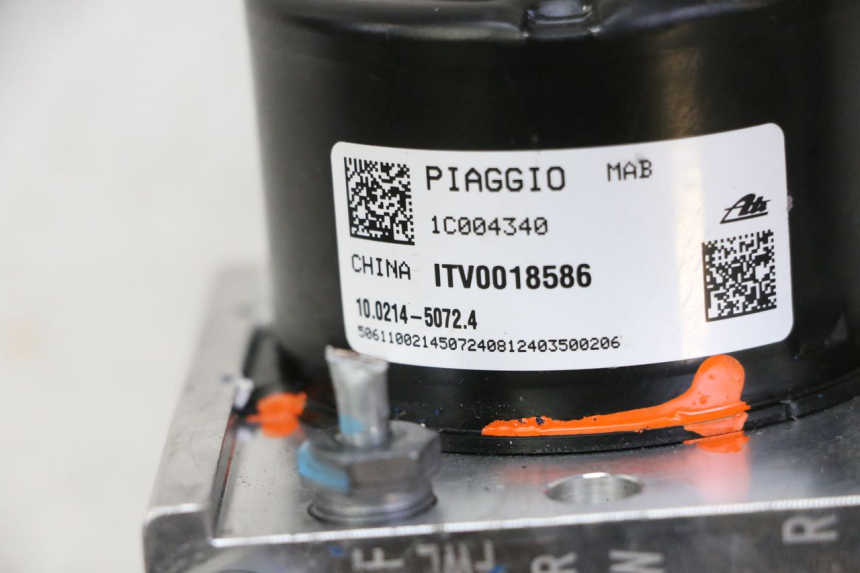 photo de BOMBA ABS PIAGGIO MP3 HPE 310 (2024 - 2025) - Otra perspectiva