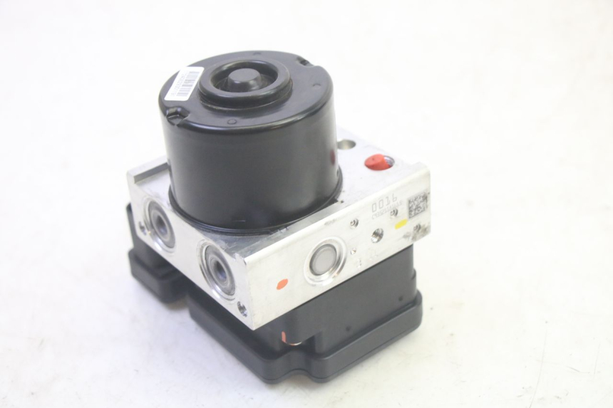 photo de BOMBA ABS PIAGGIO MP3 HPE 350 (2018 - 2020) - Detalles de los puntos de fijación