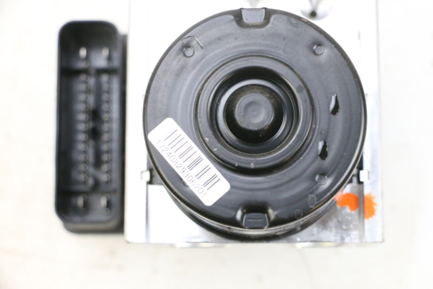 photo de BOMBA ABS PIAGGIO MP3 HPE 300 (2019 - 2026) - Otra perspectiva