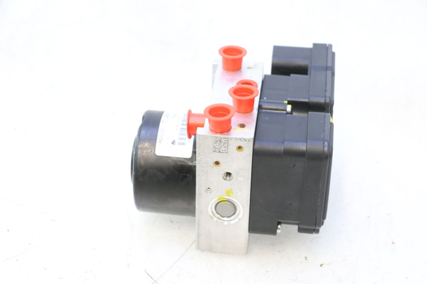photo de BOMBA ABS PIAGGIO MP3 HPE 530 (2022 - 2026) - Zoom sobre los componentes