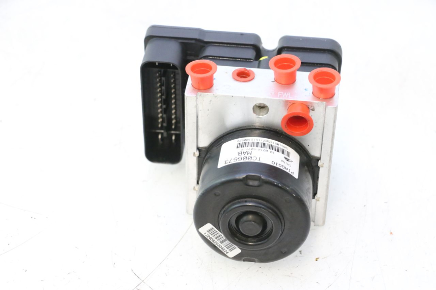 photo de BOMBA ABS PIAGGIO MP3 HPE 530 (2022 - 2026) - Primer plano de alta resolución