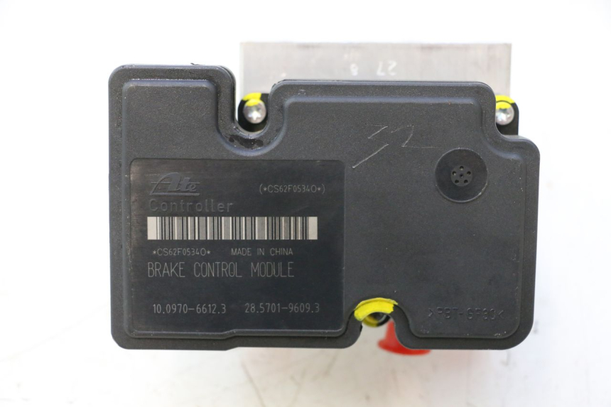 photo de BOMBA ABS PIAGGIO MP3 HPE 530 (2022 - 2026) - Otra perspectiva