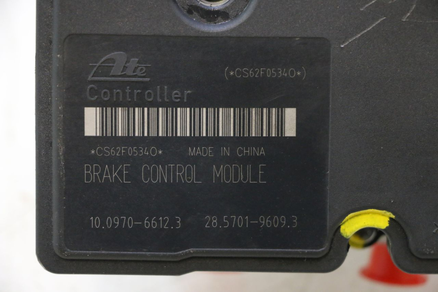 photo de BOMBA ABS PIAGGIO MP3 HPE 530 (2022 - 2026) - Primer plano técnico