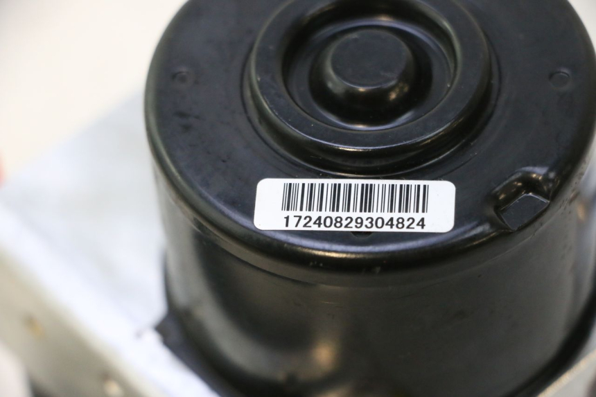 photo de BOMBA ABS PIAGGIO MP3 HPE 530 (2022 - 2026) - Estado de la superficie y material