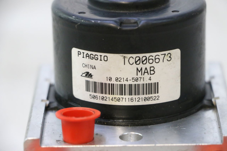 photo de BOMBA ABS PIAGGIO MP3 HPE 530 (2022 - 2026) - Recambio usado revisado