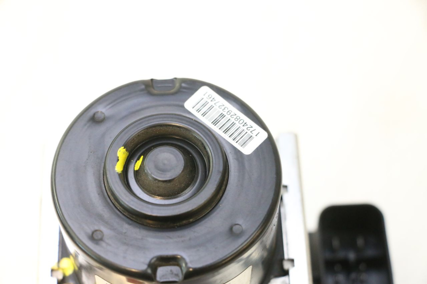 photo de BOMBA ABS PIAGGIO MP3 500 (2016 - 2018) - Estado de la superficie y material