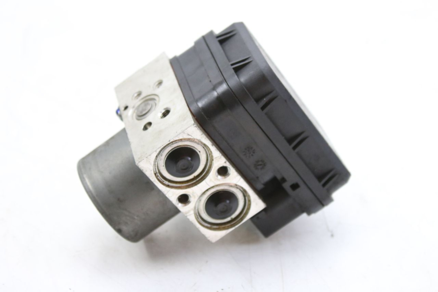 photo de BOMBA ABS YAMAHA MT-07 MT07 700 (2018 - 2020) - Primer plano técnico