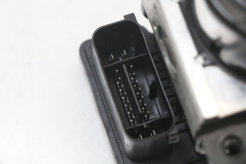 photo de BOMBA ABS MOTO GUZZI NORGE 8V GT 1200 (2011 - 2016) - Zoom estado de uso