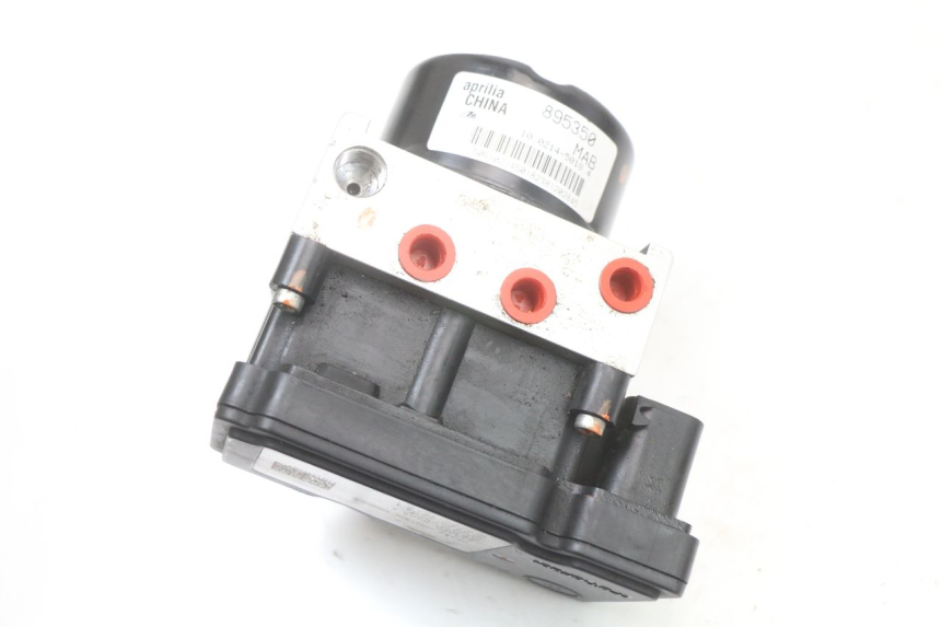 photo de BOMBA ABS MOTO GUZZI NORGE 8V GT 1200 (2011 - 2016) - Primer plano técnico