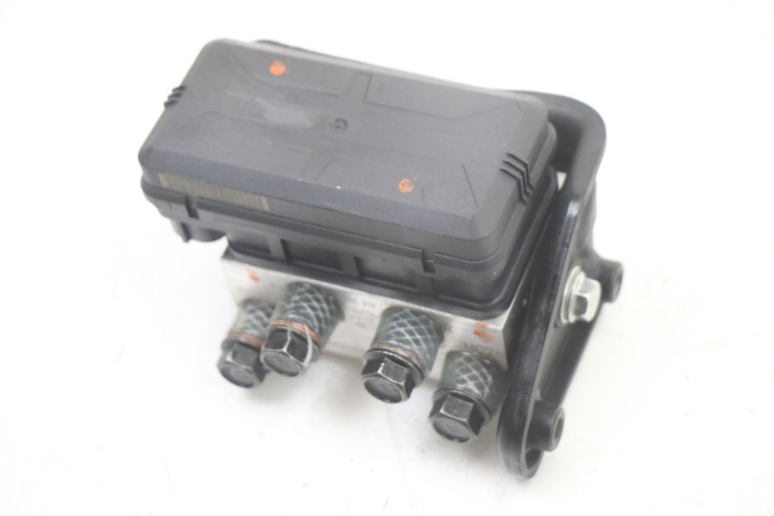 photo de BOMBA ABS ROYAL ENFIELD HYMALAYAN 410 (2016 - 2023) - Detalles de los puntos de fijación