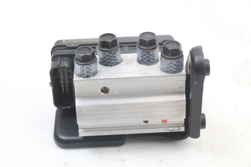 photo de BOMBA ABS ROYAL ENFIELD SCRAM 411 (2022 - 2024) - Primer plano técnico