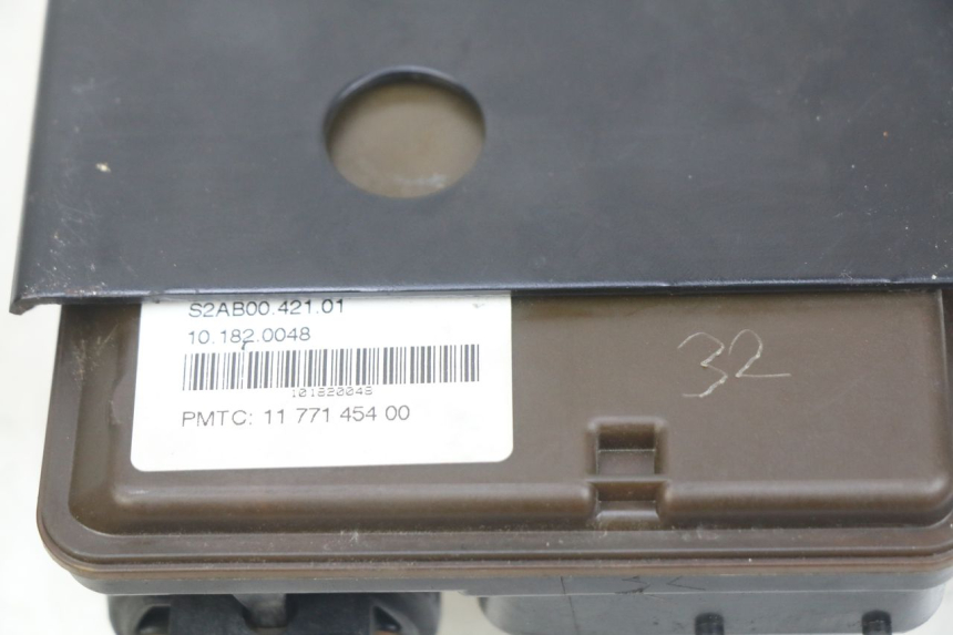 photo de BOMBA ABS PEUGEOT SATELIS 125 (2010 - 2012) - Zoom estado de uso