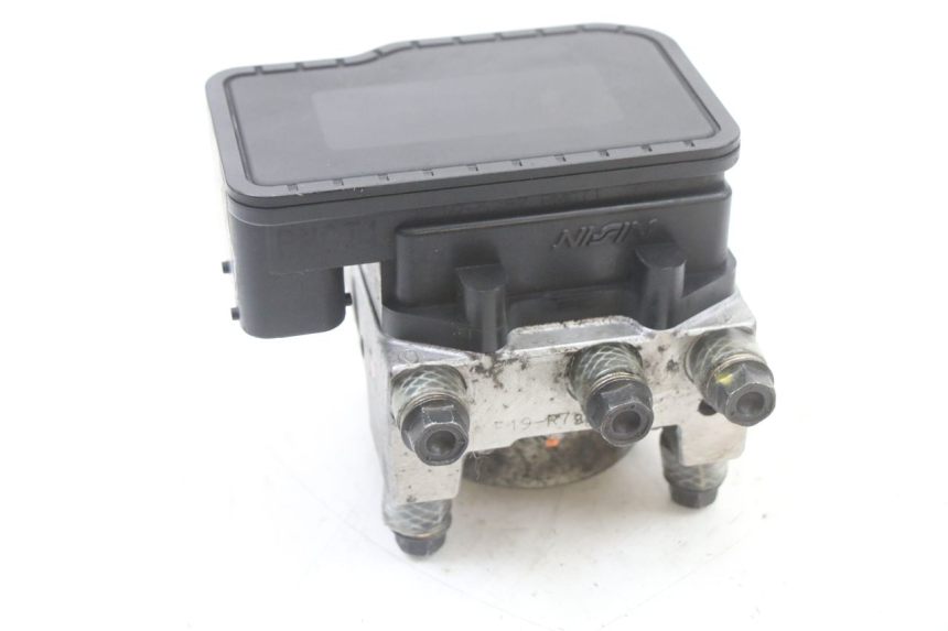 photo de BOMBA ABS PEUGEOT SATELIS 125 (2013 - 2018) - Detalles de los puntos de fijación