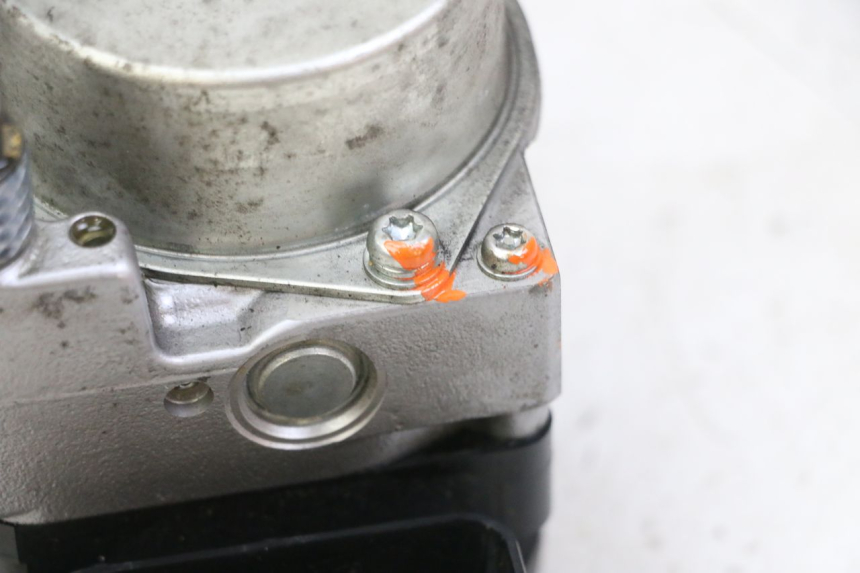 photo de BOMBA ABS PEUGEOT SATELIS 125 (2013 - 2018) - Primer plano técnico