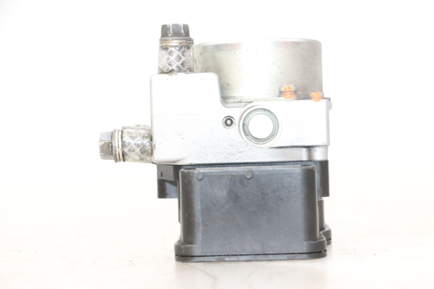 photo de BOMBA ABS PEUGEOT SATELIS 125 (2013 - 2018) - Primer plano de alta resolución