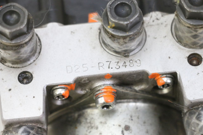 photo de BOMBA ABS PEUGEOT SATELIS 125 (2013 - 2018) - Primer plano técnico