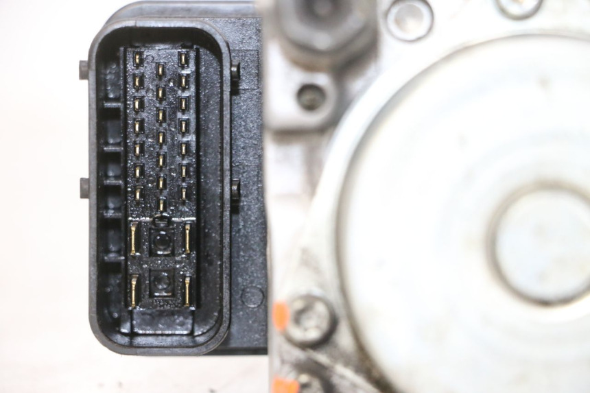 photo de BOMBA ABS PEUGEOT SATELIS 125 (2013 - 2018) - Estado de la superficie y material