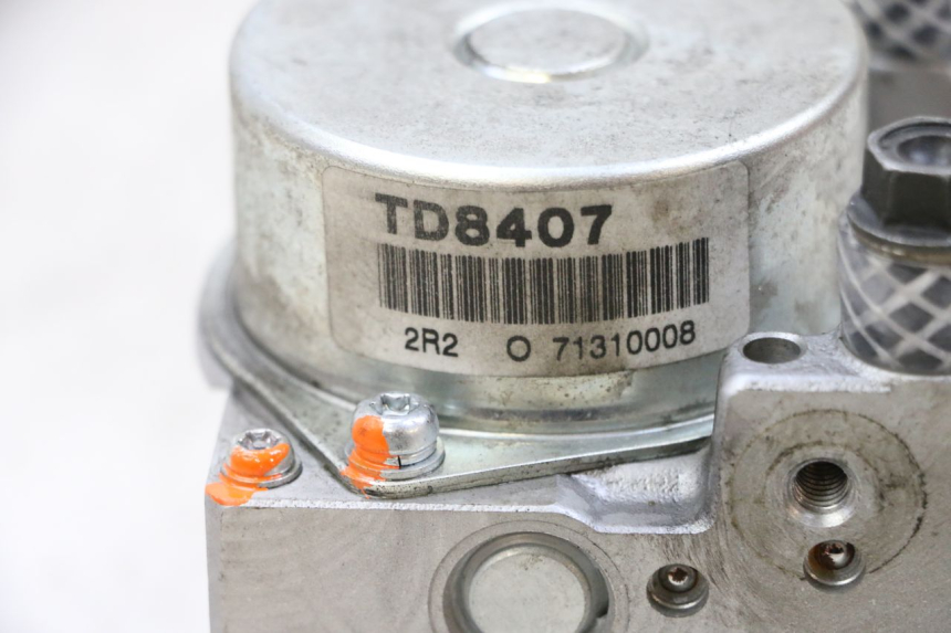 photo de BOMBA ABS PEUGEOT SATELIS 125 (2013 - 2018) - Otra perspectiva