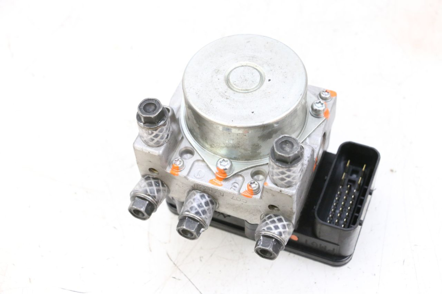 photo de BOMBA ABS PEUGEOT SATELIS 125 (2013 - 2018) - Estado de la superficie y material