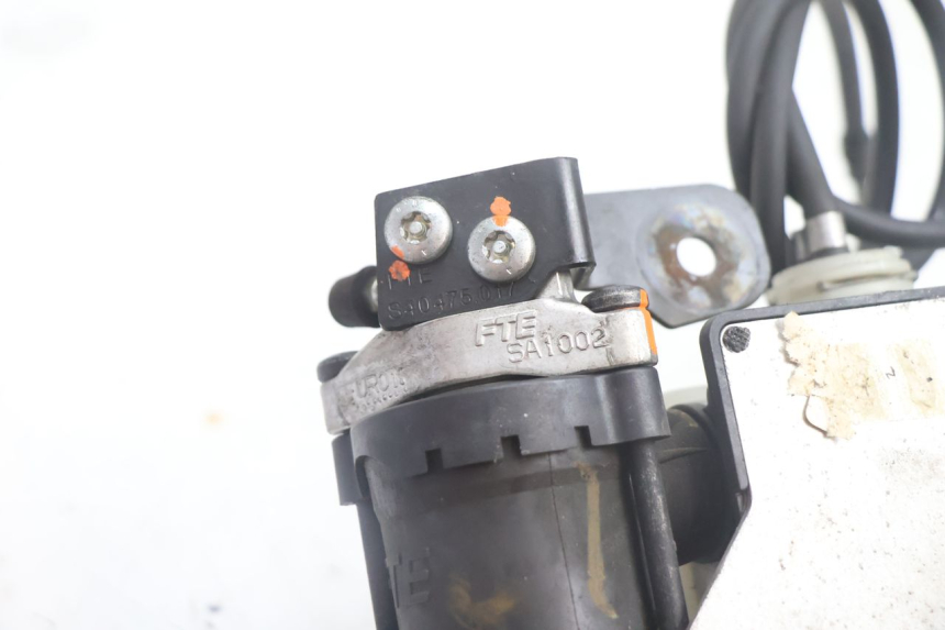 photo de BOMBA ABS PEUGEOT SATELIS 125 (2006 - 2009) - Estado de la superficie y material