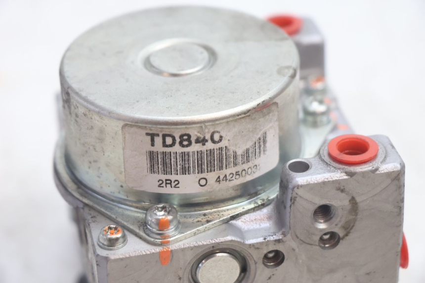 photo de BOMBA ABS PEUGEOT SATELIS 125 (2013 - 2018) - Primer plano técnico