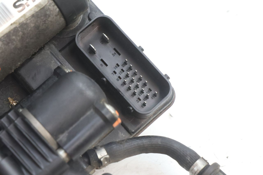 photo de BOMBA ABS PEUGEOT SATELIS 125 (2006 - 2009) - Primer plano técnico