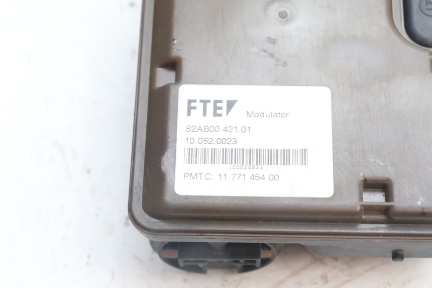 photo de BOMBA ABS PEUGEOT SATELIS 125 (2006 - 2009) - Estado de la superficie y material