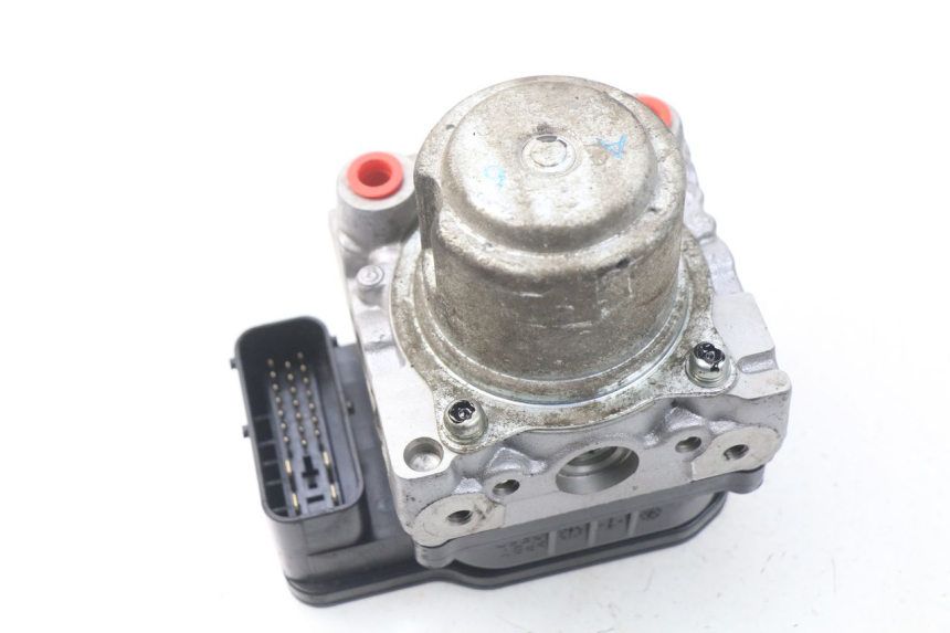 photo de BOMBA ABS TRIUMPH SPRINT ST ABS 1050 (2005 - 2007) - Detalle de la pieza