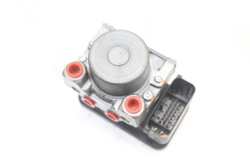 photo de BOMBA ABS SUZUKI BURGMAN 125 (2018 - 2021) - Primer plano técnico