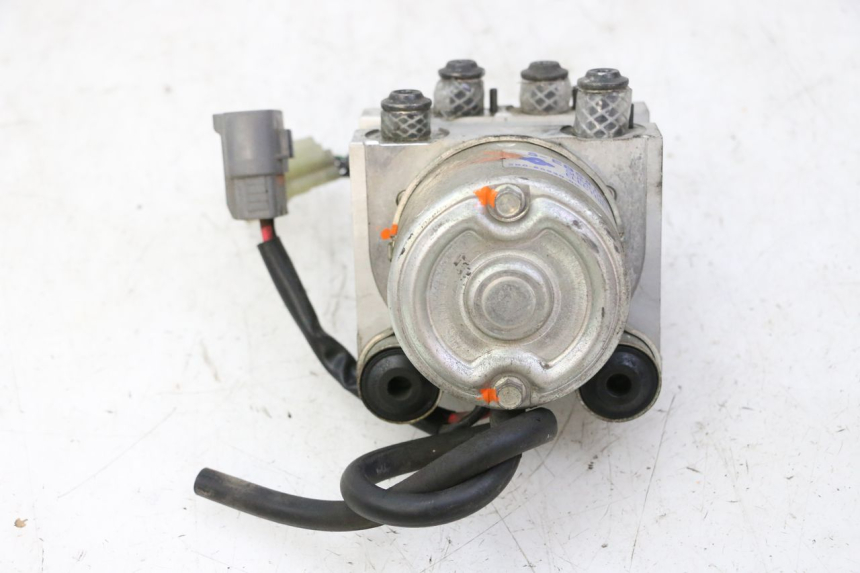 photo de BOMBA ABS YAMAHA TDM ABS 900 (2002 - 2014) - Detalle de la pieza