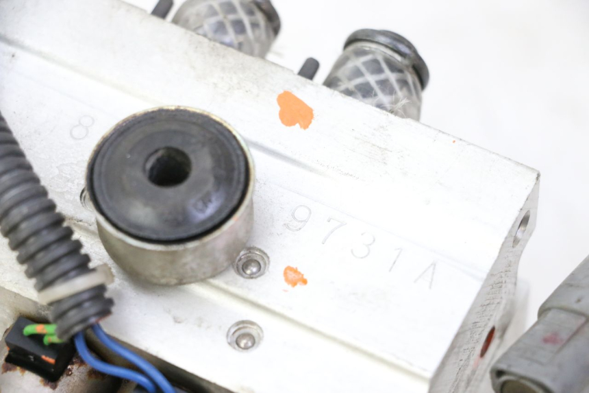 photo de BOMBA ABS YAMAHA TDM ABS 900 (2002 - 2014) - Zoom sobre los componentes