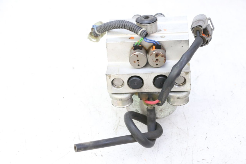 photo de BOMBA ABS YAMAHA TDM ABS 900 (2002 - 2014) - Primer plano de alta resolución